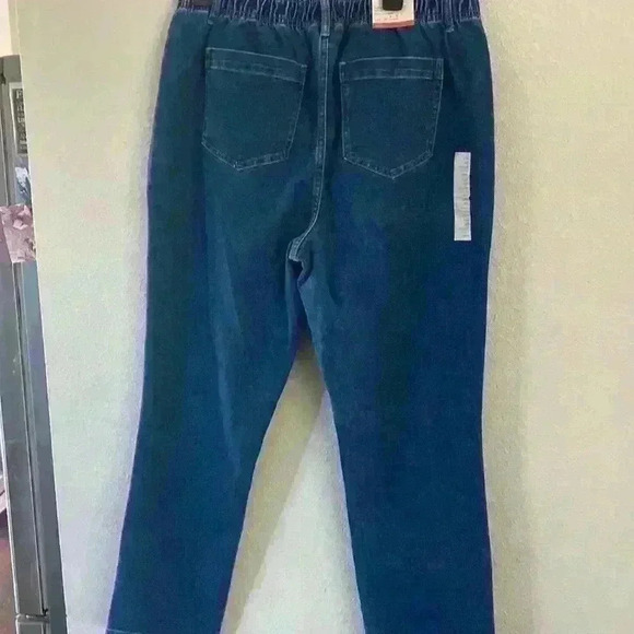 Women’s jeans - Picture 2 of 2
